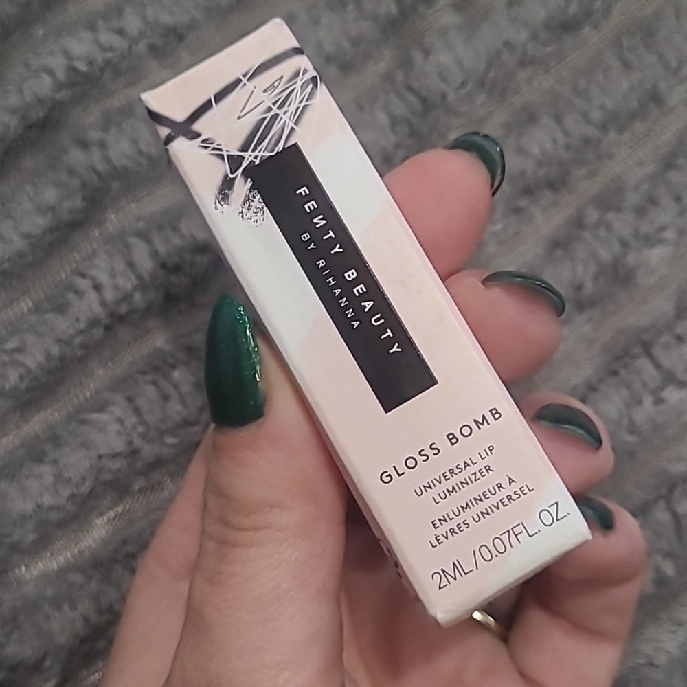 Fenty Beauty Gloss Bomb